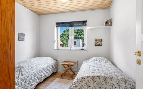 Ettie - 6Km from the Sea: Pared, Madera, Habitación, Suelo, Piso, Techo, Cama, Diseño De Interiores, Lecho, Sábana