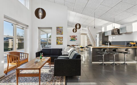 Bjerne - 200M from the Sea: Mueble, Diseño De Interiores, Piso, Madera, Suelo, Techo, Suelos De Madera, Silla, Mesa, Encendiendo