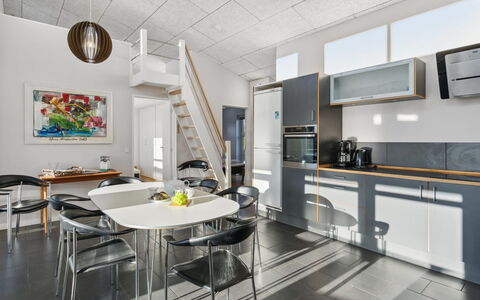Bjerne - 200M from the Sea: Mueble, Diseño De Interiores, Piso, Madera, Suelo, Techo, Suelos De Madera, Silla, Mesa, Encendiendo
