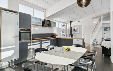Bjerne - 200M from the Sea: Mueble, Diseño De Interiores, Piso, Madera, Suelo, Techo, Suelos De Madera, Silla, Mesa, Encendiendo