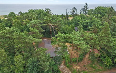 Myrra - 10M from the Sea: Techo, Casa, Casa, Cabaña, Vía Muerta, Inmuebles, Entrada De Coches, Edificios Del Jardín, Yarda, Cobertizo