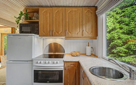 Kaarina - 550M from the Sea: Aparato De Cocina, Cocina, Mostrador, Electrodoméstico, Diseño De Interiores, Gabinetes, Piso, Madera, Electrodoméstico, Fregadero