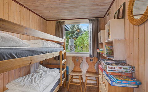 Kaarina - 550M from the Sea: Madera, Diseño De Interiores, Mueble, Techo, Piso, Habitación, Suelo, Habitación, Manchas De Madera, Cama