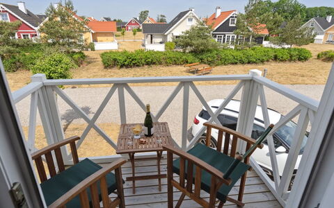 Daniela - 300M from the Sea: Barrio Residencial, Techo, Suburbio, Entrada De Coches, Inmuebles, Tubo De Lámpara