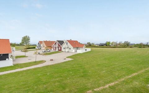 Askan - 200M from the Sea: Barrio Residencial, Techo, Suburbio, Entrada De Coches, Inmuebles, Tubo De Lámpara
