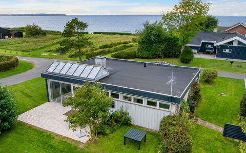 Rikkart - 100M from the Sea: Mueble, Diseño De Interiores, Piso, Madera, Suelo, Techo, Suelos De Madera, Silla, Mesa, Encendiendo