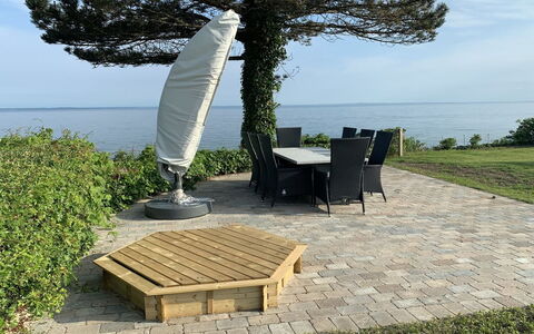 Amia - 20M from the Sea: Mueble, Diseño De Interiores, Silla, Piso, Mesa, Recurso, Suelo, Techo, Habitación, Eco Hotel