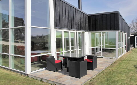 Amia - 20M from the Sea: Mueble, Diseño De Interiores, Silla, Piso, Mesa, Recurso, Suelo, Techo, Habitación, Eco Hotel
