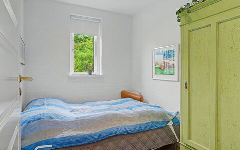 Laila - 50M from the Sea: Cama, Habitación, Diseño De Interiores, Mueble, Pared, Piso, Suelo, Madera, Sábana, Lecho