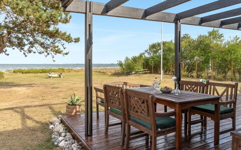 Sigurd - 20M from the Sea: Mueble, Diseño De Interiores, Piso, Madera, Suelo, Techo, Suelos De Madera, Silla, Mesa, Encendiendo