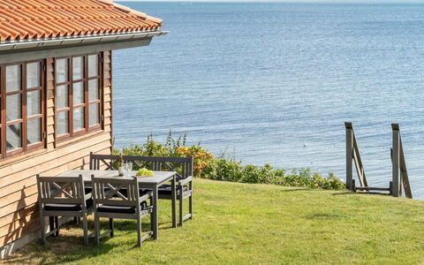 Botmar - 10M from the Sea: Mueble, Diseño De Interiores, Piso, Madera, Suelo, Techo, Suelos De Madera, Silla, Mesa, Encendiendo