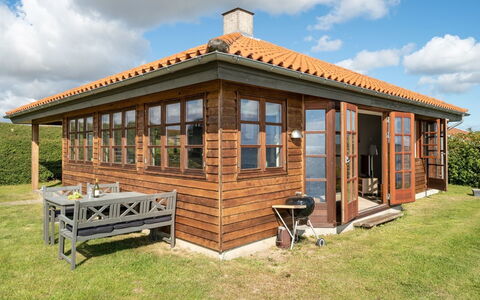 Botmar - 10M from the Sea: Mueble, Diseño De Interiores, Piso, Madera, Suelo, Techo, Suelos De Madera, Silla, Mesa, Encendiendo