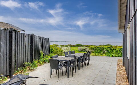 Annalia - 50M from the Sea: Madera, Jardín, Patio Interior, El Terreno Del Lote, Casa, Techo, Sombra, Cubierta, Madera Dura, Yarda