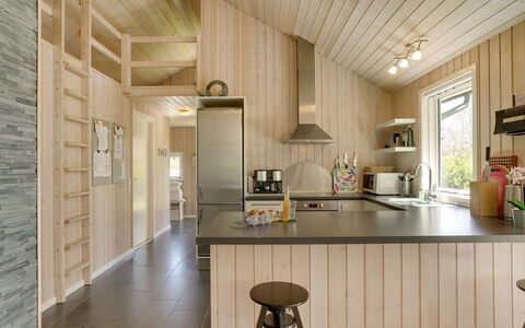 Maira - 150M from the Sea: Cocina, Diseño De Interiores, Piso, Mostrador, Madera, Techo, Lámpara, Mueble, Aparato De Cocina, Suelo