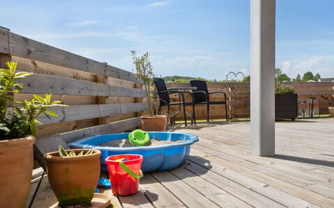 Anneli - 600M from the Sea: Techo, Casa, Casa, Cabaña, Puerta, Vía Muerta, Cubierta, Porche, Tablón, Madera Dura