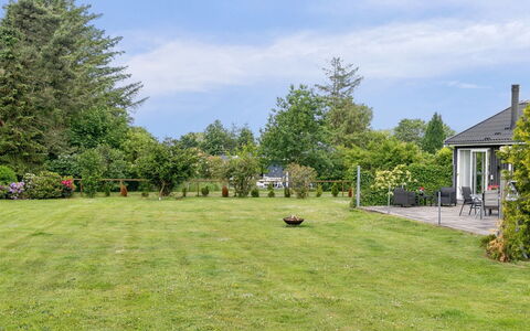 Locan - 1.2Km from the Sea: Techo, Casa, Casa, Cabaña, Vía Muerta, Inmuebles, Entrada De Coches, Edificios Del Jardín, Yarda, Cobertizo