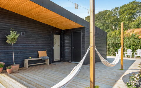 Sebbi - 90M from the Sea: Madera, Techo, Arquitectura, Casa, Casa, Cabaña, Vía Muerta, Madera Dura, Pendiente, Inmuebles