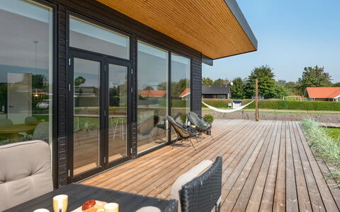Sebbi - 90M from the Sea: Madera, Techo, Arquitectura, Casa, Casa, Cabaña, Vía Muerta, Madera Dura, Pendiente, Inmuebles