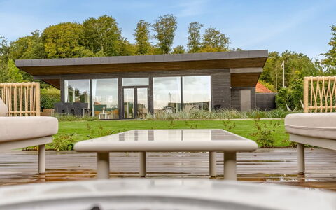 Sebbi - 90M from the Sea: El Terreno Del Lote, Jardín, Mueble, Mueble Para Exteriores, Edificios Del Jardín, Inmuebles, Madera Dura, Césped, Paisajismo, Silla
