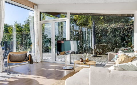 Sebbi - 90M from the Sea: Mueble, Diseño De Interiores, Piso, Suelo, Sofá, Sala, Silla, Encendiendo, Techo, Casa