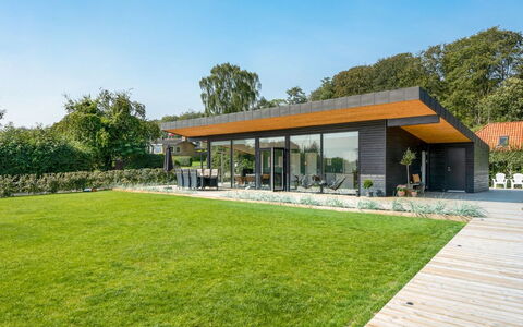 Sebbi - 90M from the Sea: Techo, El Terreno Del Lote, Casa, Jardín, Edificios Del Jardín, Sombra, Casa De Campo, Cabaña, Inmuebles, Paisajismo