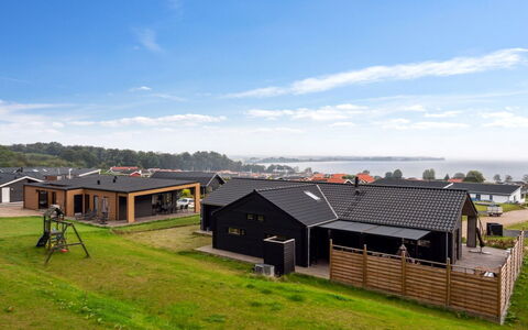 Gunborg - 400M from the Sea: Mueble, Diseño De Interiores, Piso, Madera, Suelo, Techo, Suelos De Madera, Silla, Mesa, Encendiendo