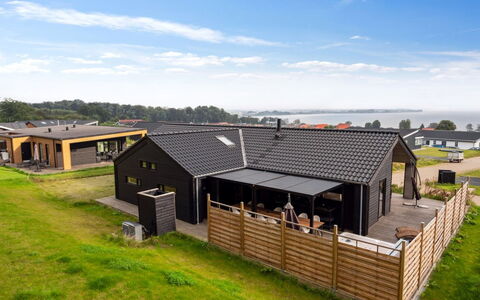 Gunborg - 400M from the Sea: Mueble, Diseño De Interiores, Piso, Madera, Suelo, Techo, Suelos De Madera, Silla, Mesa, Encendiendo