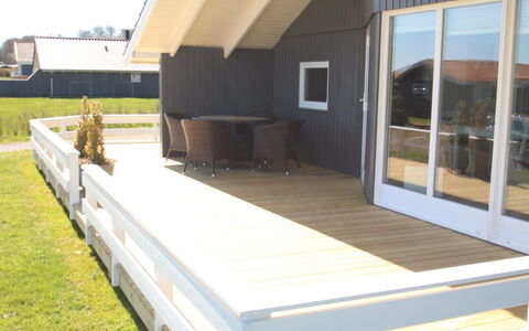 Apsolon - 150M from the Sea: Mueble, Diseño De Interiores, Piso, Madera, Suelo, Techo, Suelos De Madera, Silla, Mesa, Encendiendo