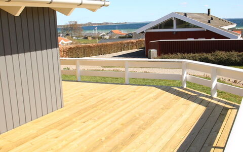 Apsolon - 150M from the Sea: Mueble, Diseño De Interiores, Piso, Madera, Suelo, Techo, Suelos De Madera, Silla, Mesa, Encendiendo