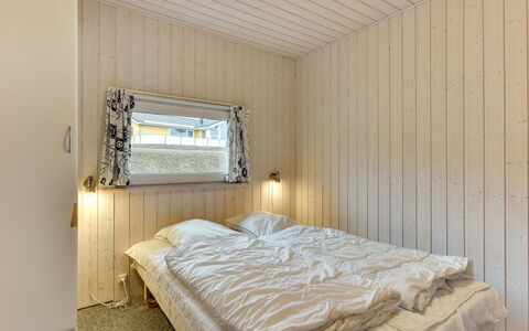 Henrijette - 200M from the Sea: Madera, Suelo, Habitación, Piso, Techo, Cama, Diseño De Interiores, Sábana, Lecho, Habitación