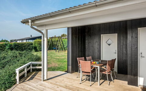 Maj - 150M from the Sea: Mueble, Diseño De Interiores, Piso, Madera, Suelo, Techo, Suelos De Madera, Silla, Mesa, Encendiendo