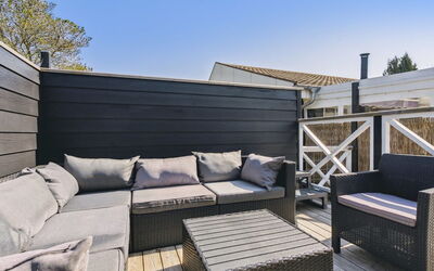 Anisa - 400M from the Sea