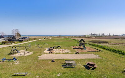 Anisa - 400M from the Sea