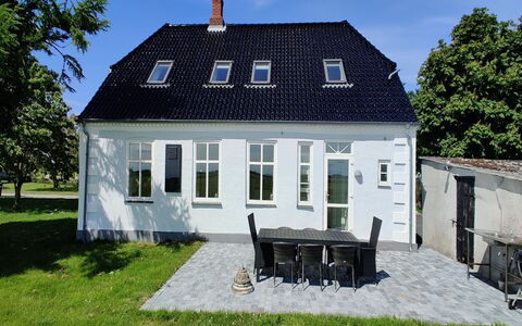 Juuso - 20Km from the Sea: Techo, Casa, Casa, Cabaña, Puerta, Vía Muerta, Cubierta, Porche, Tablón, Madera Dura