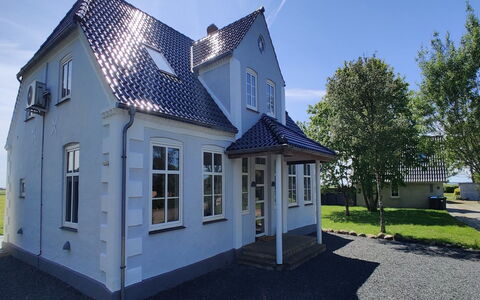 Juuso - 20Km from the Sea: Techo, Casa, Casa, Cabaña, Puerta, Vía Muerta, Cubierta, Porche, Tablón, Madera Dura