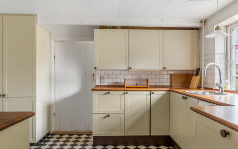 Ilsa - 9.8Km from the Sea: Cocina, Piso, Gabinetes, Aparato De Cocina, Mostrador, Diseño De Interiores, Madera, Electrodoméstico, Suelo, Cajón