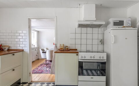 Ilsa - 9.8Km from the Sea: Aparato De Cocina, Piso, Cocina, Electrodoméstico, Suelo, Gabinetes, Madera, Diseño De Interiores, Mostrador, Estufa De Cocina