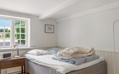 Ilsa - 9.8Km from the Sea: Habitación, Cama, Mueble, Diseño De Interiores, Suelo, Piso, Linos, Lecho, Sábana, Casa