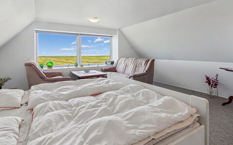 Skarpe: Habitación, Casa, Diseño De Interiores, Techo, Cama, Mueble, Sábana, Lecho, Suelo, Linos