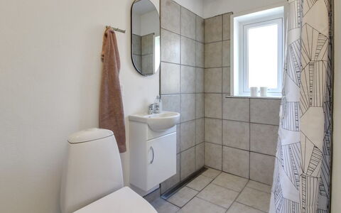 Skarpe: Pared, Piso, Suelo, Arreglo De Tubería, Diseño De Interiores, Baño, Asiento Del Baño, Baño, Plomería, Habitación