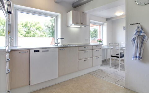 Skarpe: Cocina, Mostrador, Diseño De Interiores, Aparato De Cocina, Piso, Gabinetes, Techo, Electrodoméstico, Suelo, Fregadero