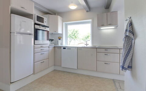 Skarpe: Cocina, Mostrador, Aparato De Cocina, Diseño De Interiores, Gabinetes, Piso, Techo, Electrodoméstico, Suelo, Mueble