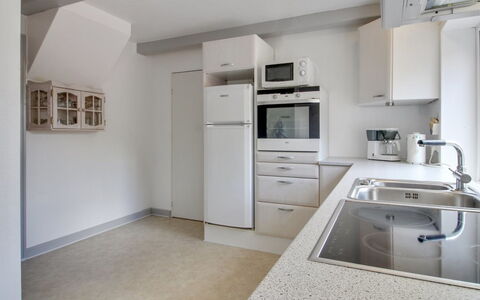 Skarpe: Cocina, Mostrador, Piso, Aparato De Cocina, Diseño De Interiores, Gabinetes, Suelo, Electrodoméstico, Techo, Lavabo