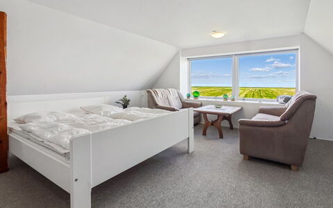 Skarpe: Habitación, Techo, Diseño De Interiores, Suelo, Piso, Cama, Mueble, Casa, Habitación, Lecho