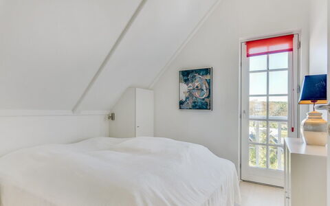 Joar - 5M to the Fjord: Piso, Suelo, Madera, Diseño De Interiores, Techo, Habitación, Cama, Habitación, Mueble, Casa