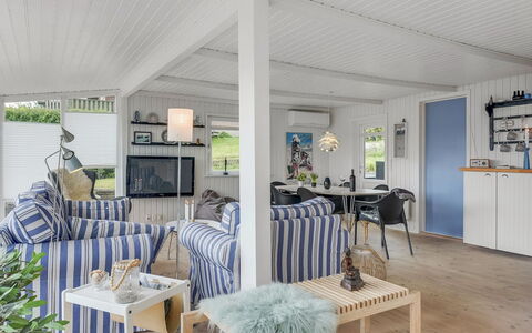 Elain - from the Sea: Madera, Mueble, Casa, Puerta, Porche, Silla, Cabaña, Sombra, Cubierta, Estructura Al Aire Libre