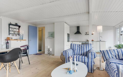Elain - from the Sea: Diseño De Interiores, Mueble, Piso, Madera, Techo, Suelo, Habitación, Casa, Silla, Sala