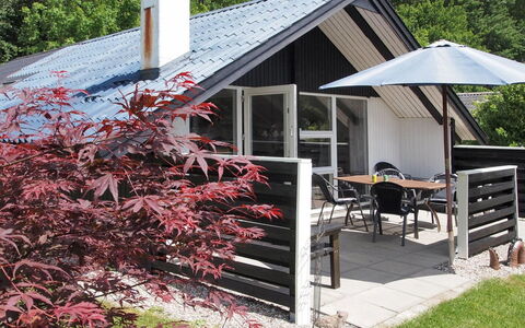 Hortensia - 350M from the Sea: Mueble, Diseño De Interiores, Piso, Madera, Suelo, Techo, Suelos De Madera, Silla, Mesa, Encendiendo