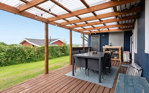 Roar - 500M from the Sea: Madera, Mueble Para Exteriores, Madera Dura, Cubierta, Manchas De Madera, Mesa Al Aire Libre, Tablón, Sombra, Porche, Patio