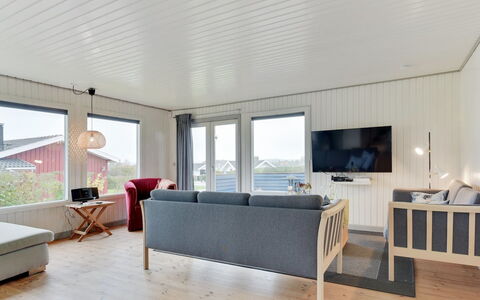 Roar - 500M from the Sea: Madera, Piso, Suelo, Mueble, Casa, Techo, Suelos De Madera, Madera Dura, Departamento, Sala
